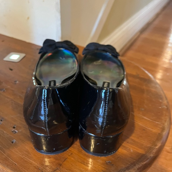 Size 7 black patent 1 inch block heels with bow - Picture 9 of 9